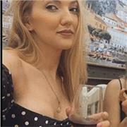 Profesora imparte clases de biología y física y química para alumnos de instituto desde primero de la ESO hasta bachillerato